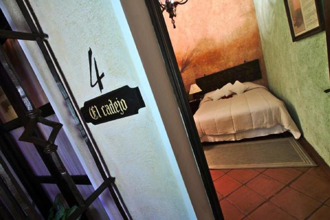D'Leyenda Hotel Antigua Exterior photo