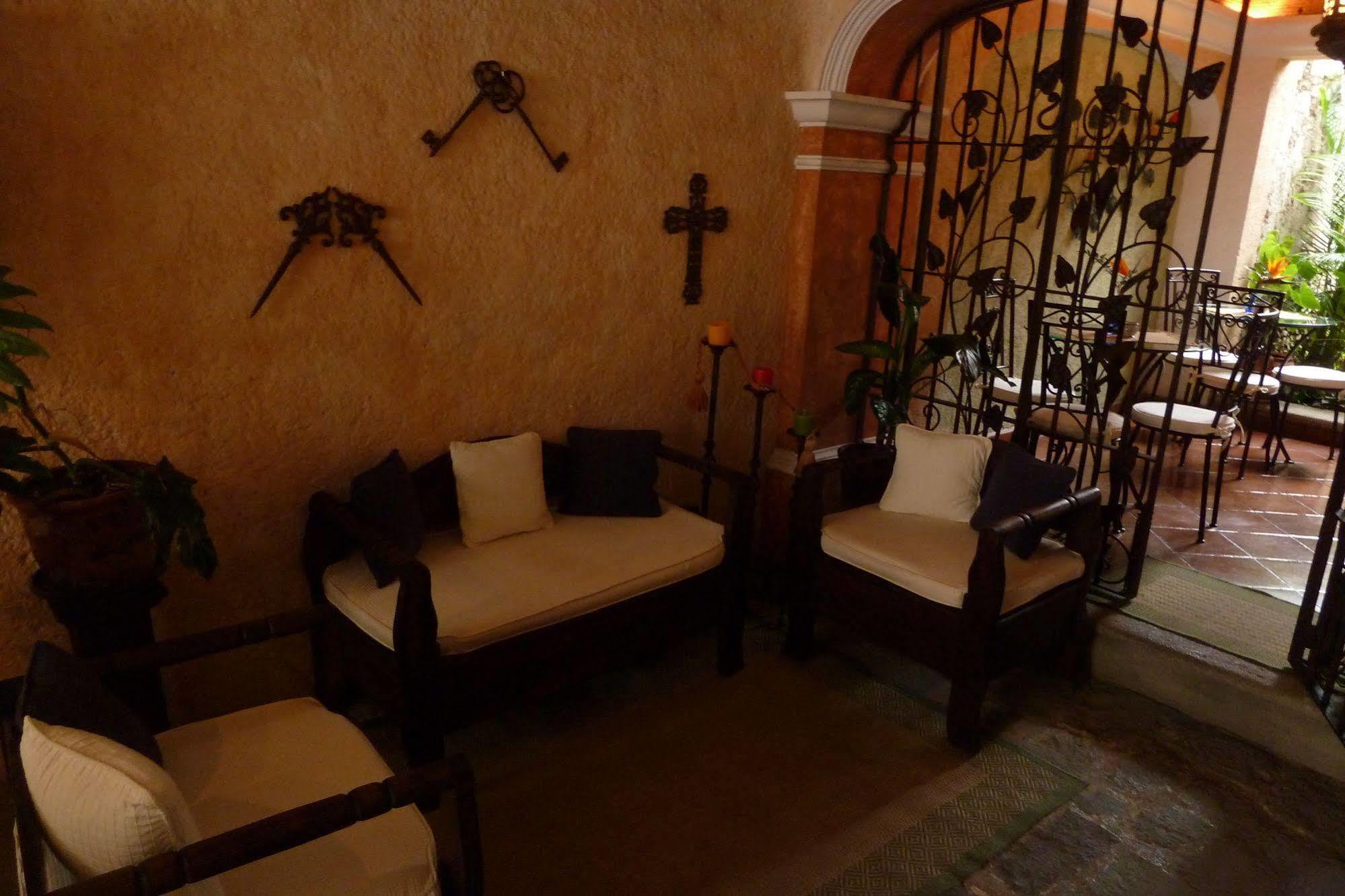 D'Leyenda Hotel Antigua Exterior photo