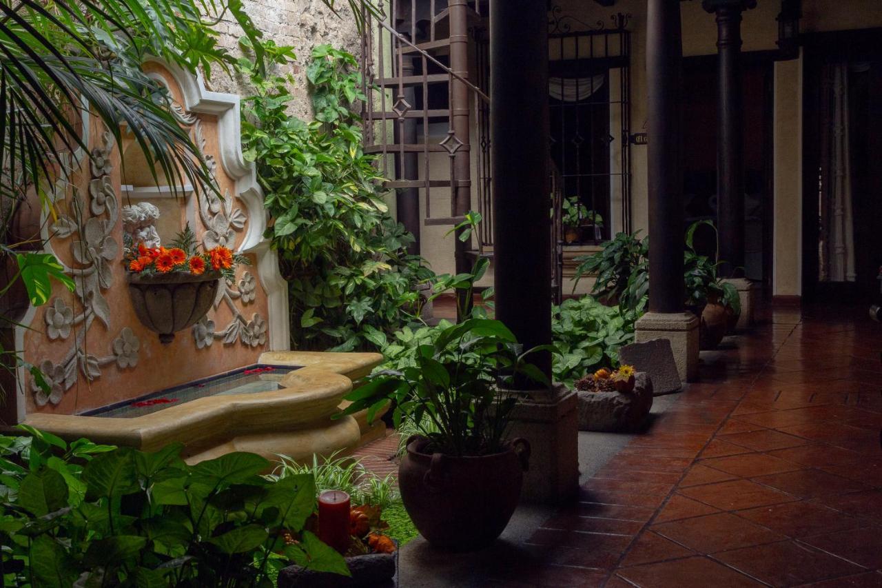 D'Leyenda Hotel Antigua Exterior photo