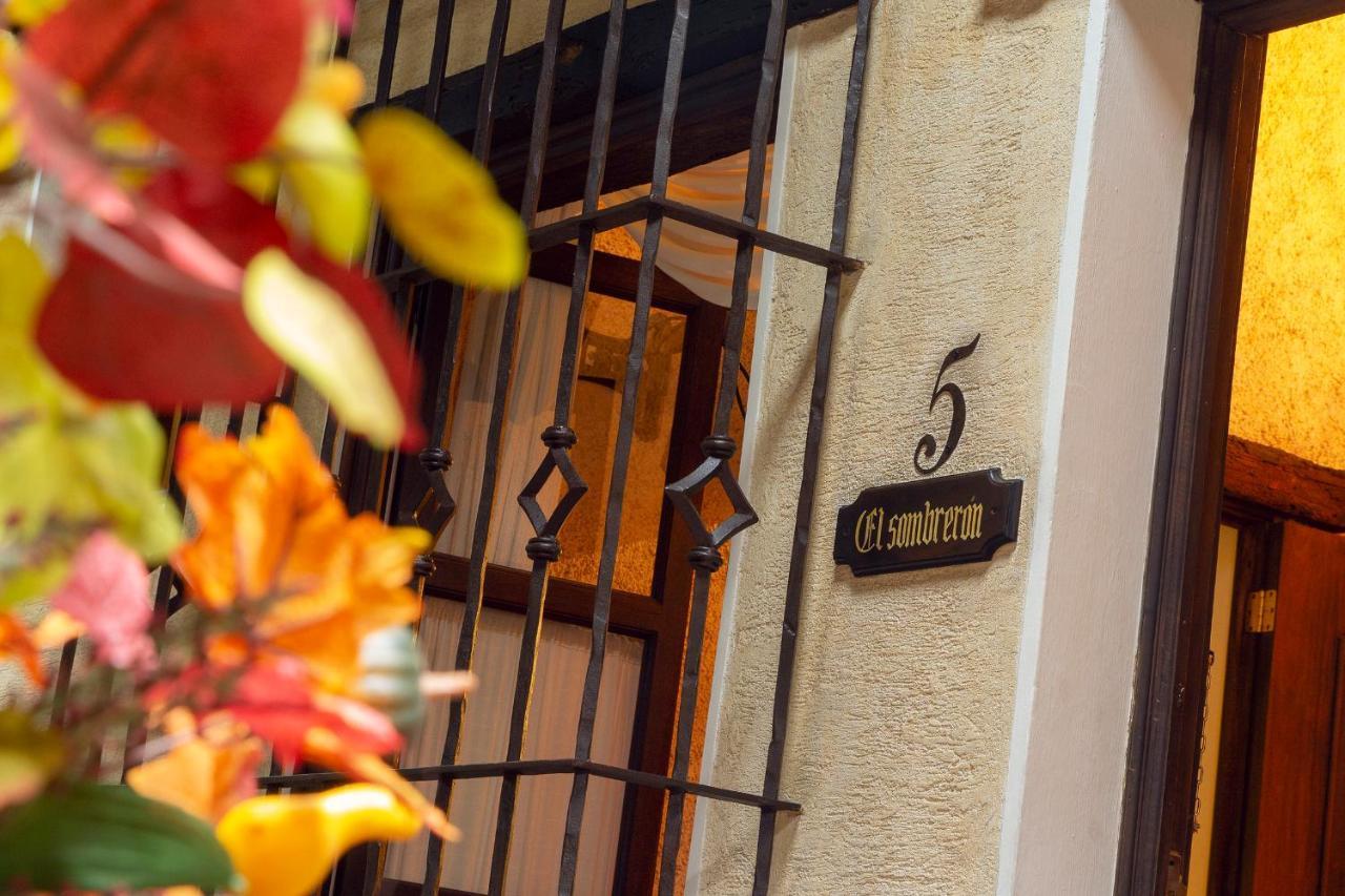 D'Leyenda Hotel Antigua Exterior photo